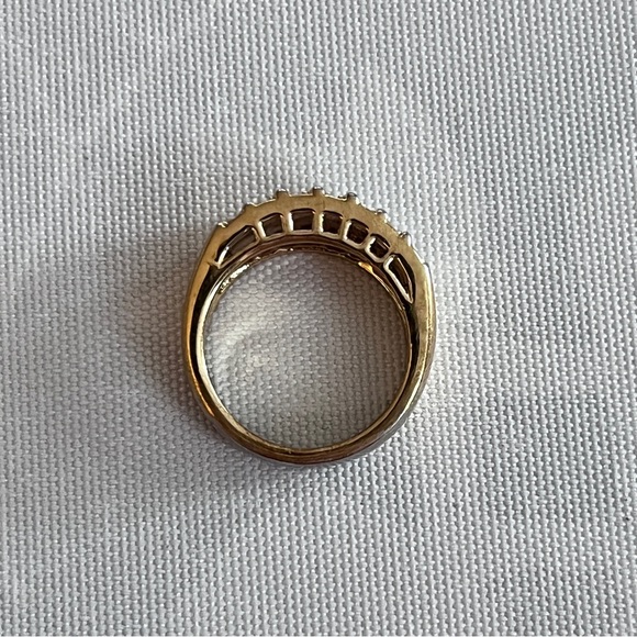 gold tone ring with 21 rhinestones size 6 - Picture 4 of 7